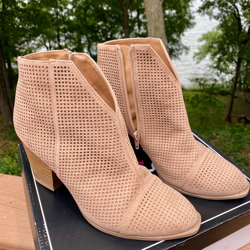 Tan boots 8.5